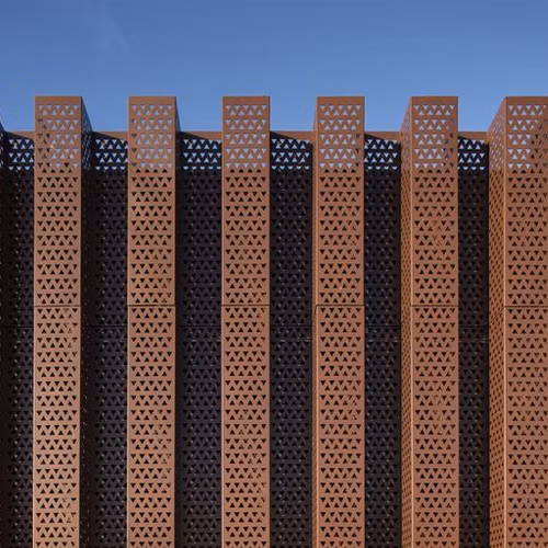 Composto de cobre para revestimento de paredes de fachadas